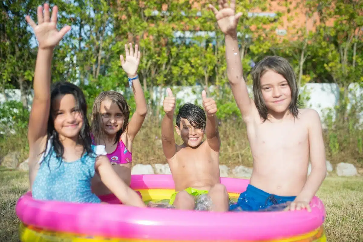 enfants piscine
